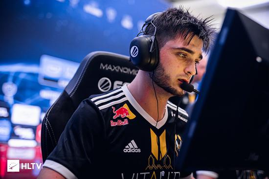 S15赛季八强赛精彩对决 AL挑战五冠王T1 TES迎战G2