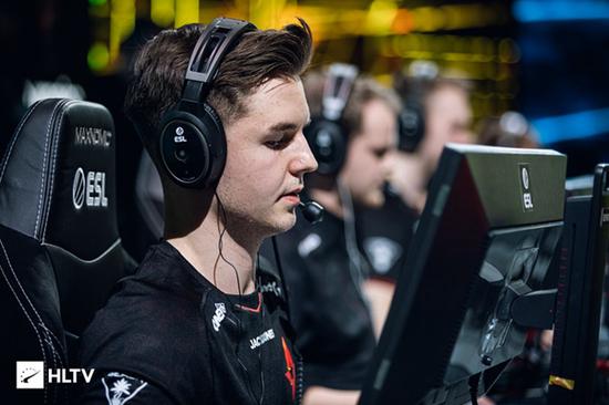 福州电竞大师赛2025盛大开幕 两岸玩家共启电竞新篇章